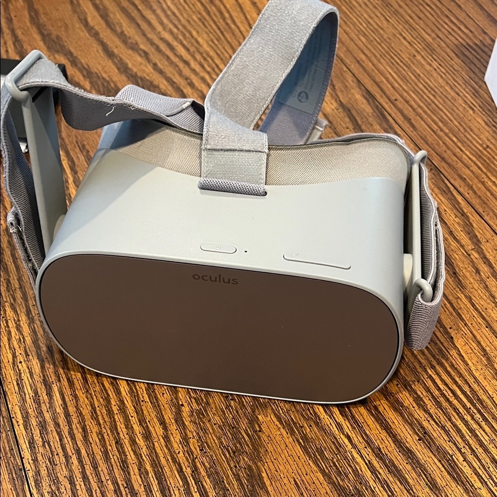 Oculus Go stand alone VR Headset 64 GB - Picture 3 of 10